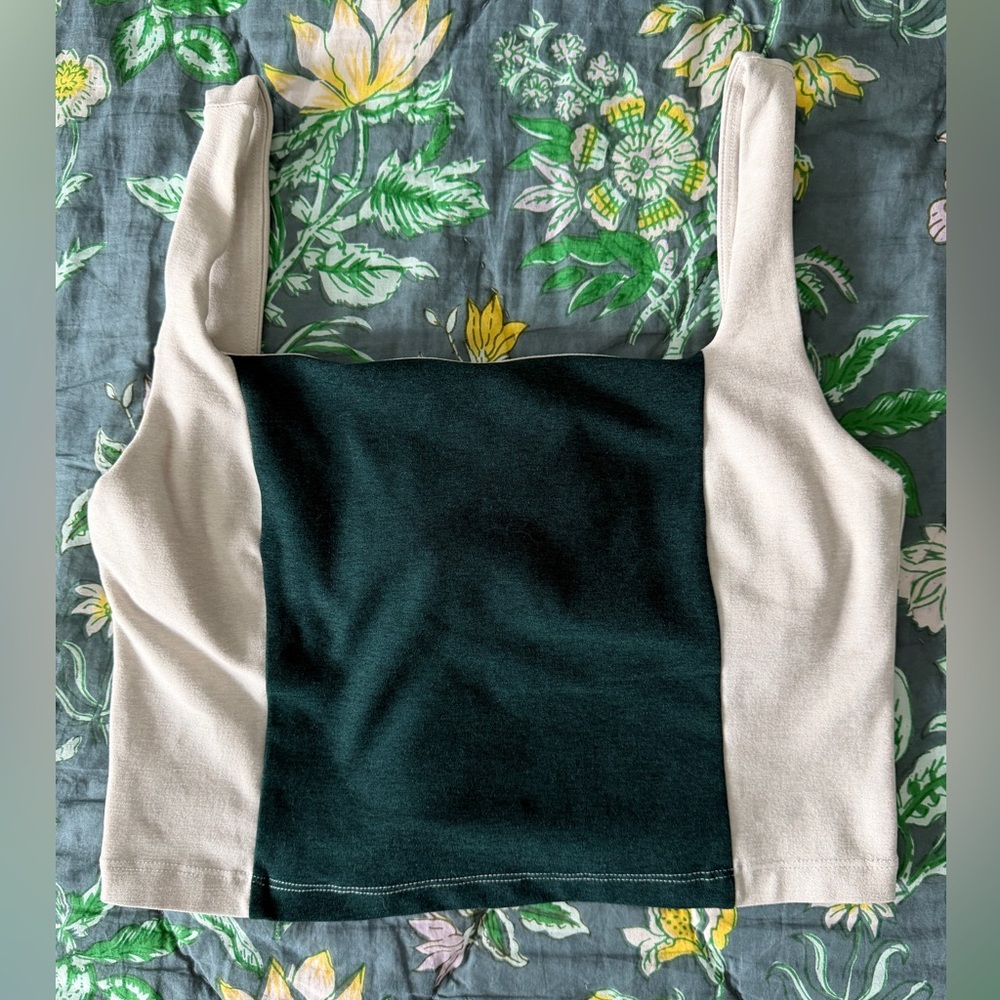 Beyond Yoga Vitality Colorblock Cropped Tank | Dark Spruce Green/Eggshell | M